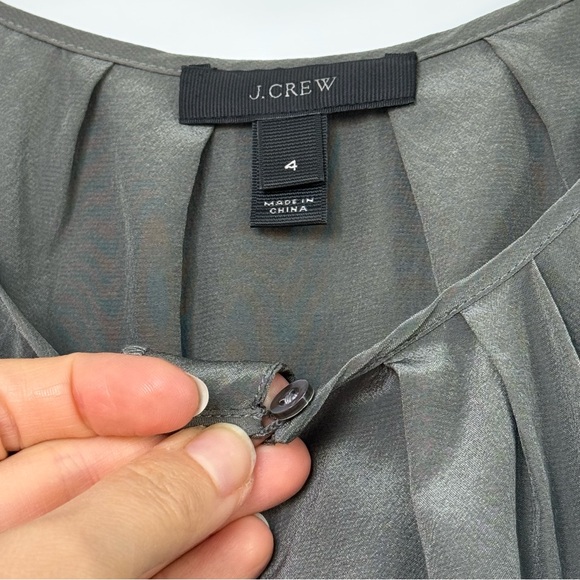J.Crew 100% Silk Pleated Cap Sleeve Blouse Top Gray Size 4 - Picture 4 of 11